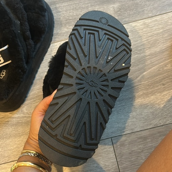 UGG Black Fluffy Platform Sandals 8 - Picture 4 of 11